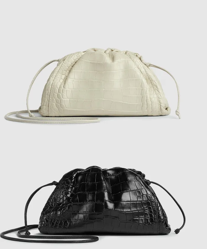 보테가베네타 미니 파우치 585852