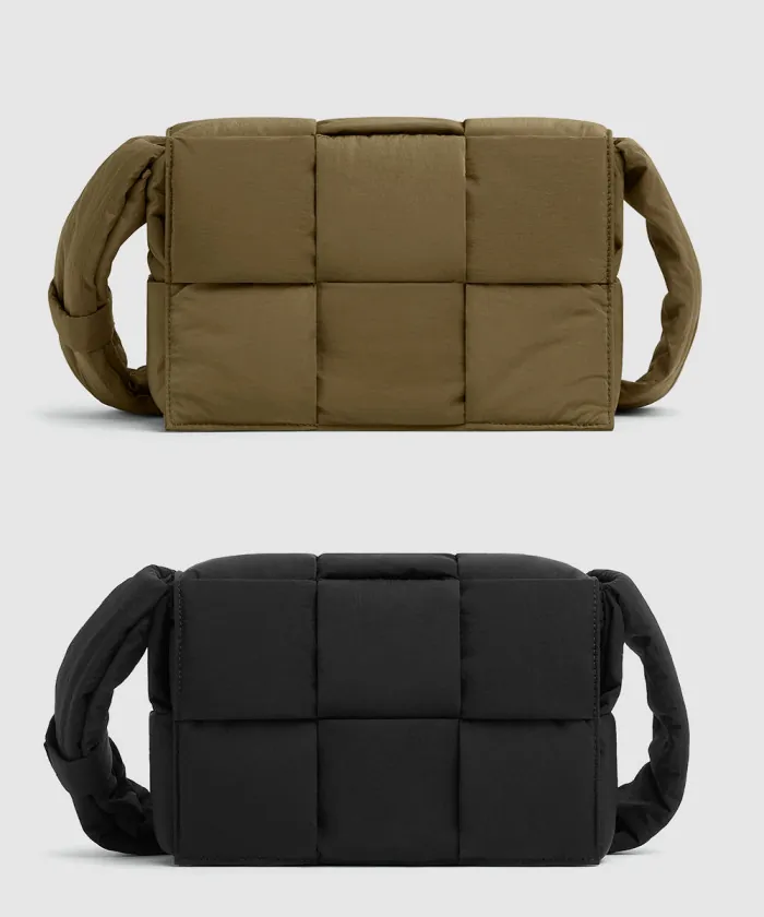 보테가베네타 스몰 패디드 테크 카세트 755182