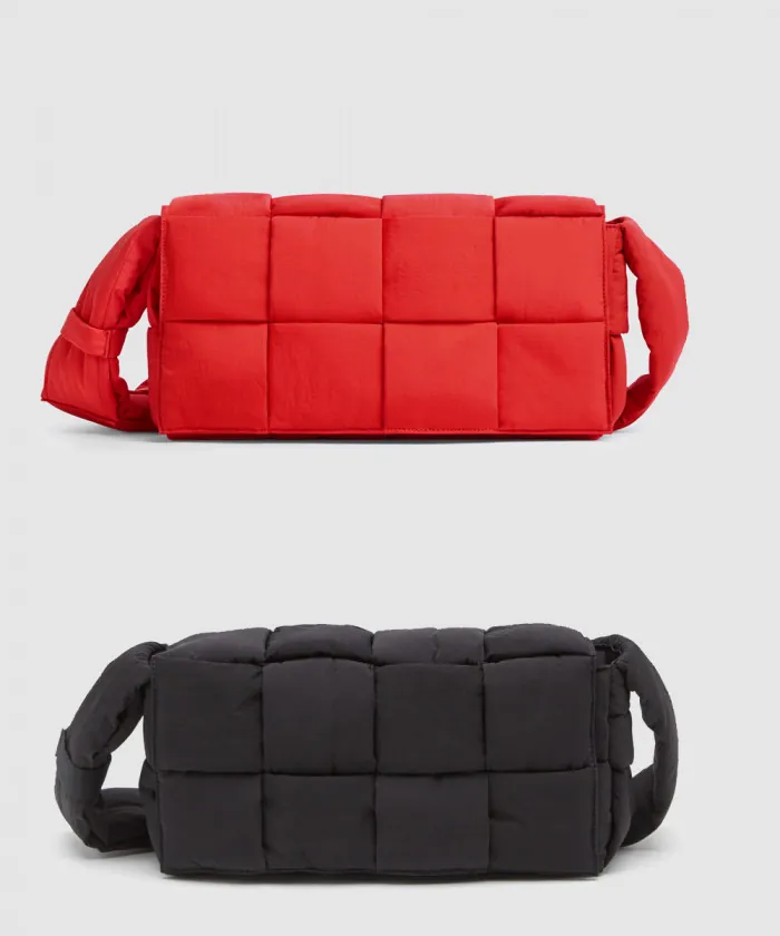 보테가베네타 패디드 카세트 벨트백 628951