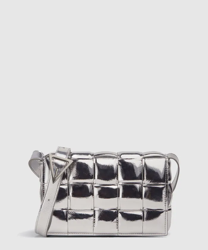 보테가베네타 패디드 카세트백 591970