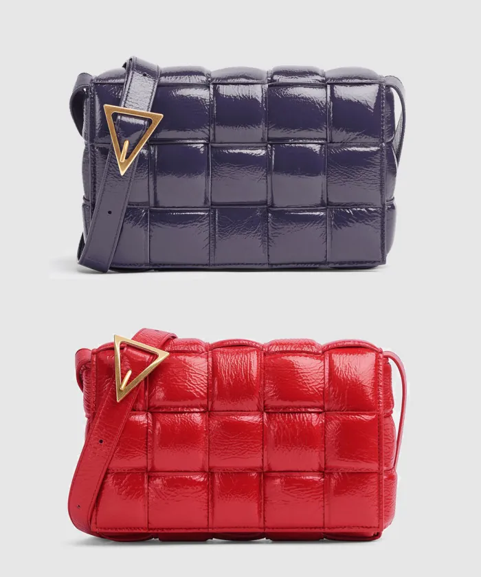 보테가베네타 패디드 카세트백 미듐 591970