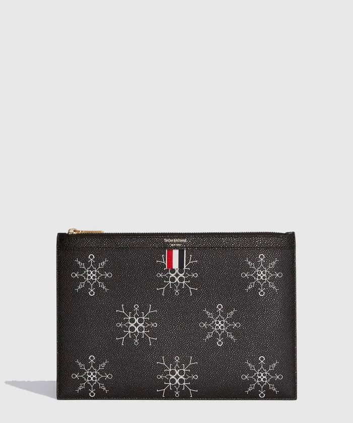 톰브라운 페블 스노우플레이크 클러치 MAC127