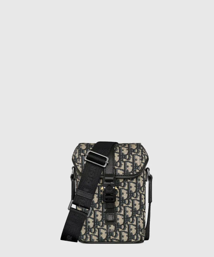 디올 Hit the Road 미니 플랩 버티컬 스트랩백 2HTCA